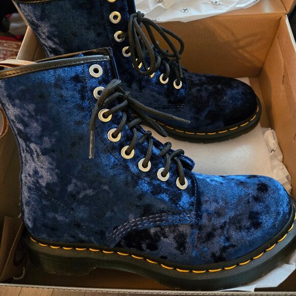 NWT Dr. Martens Boots - Picture 3 of 7